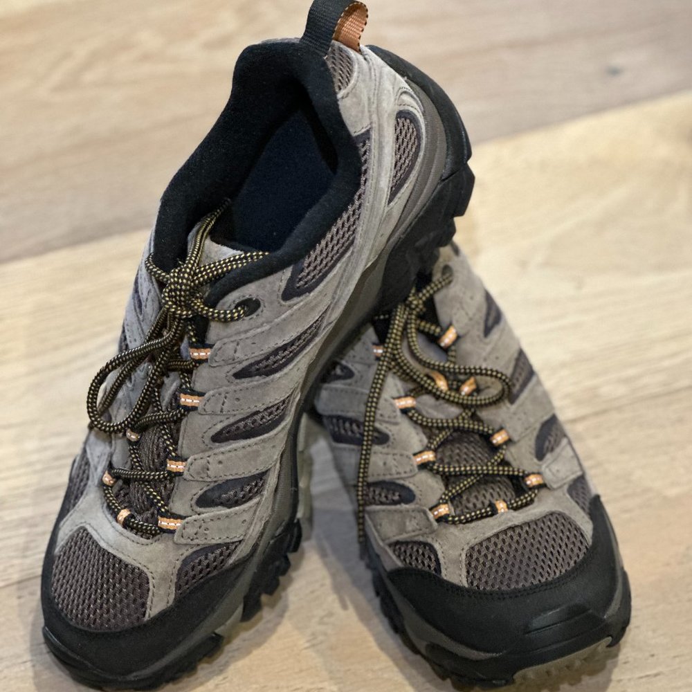 MENS HIKING MERRELL MOAB 2 VENT SHOE  SIZE 10.5 STYLE J06011 WORN ONCE